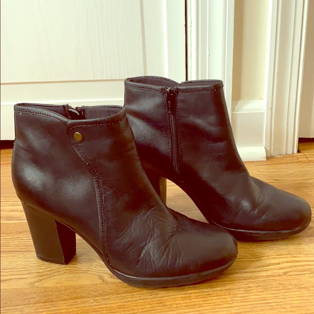 Clark’s ankle boots as 7.5